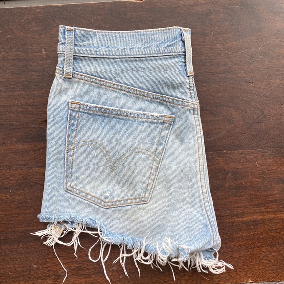Great condition Levi shorts - Picture 5 of 8